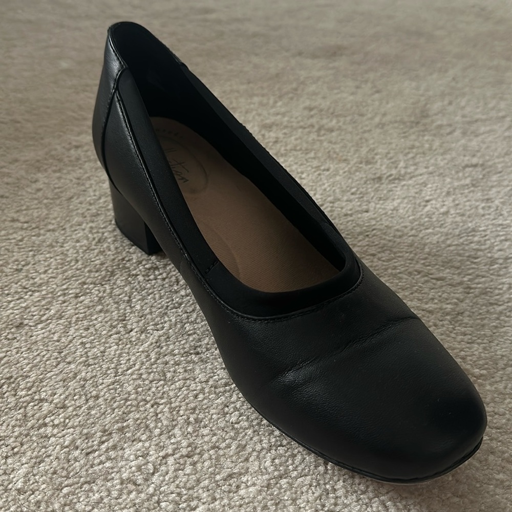 Brand new Clark’s heels. Only worn around the house. Very comfortable.